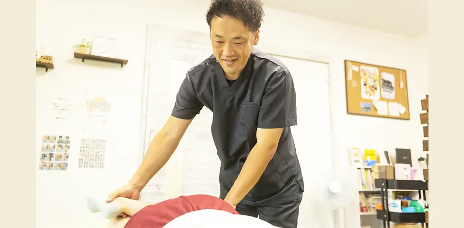 女性が施術を受けている写真