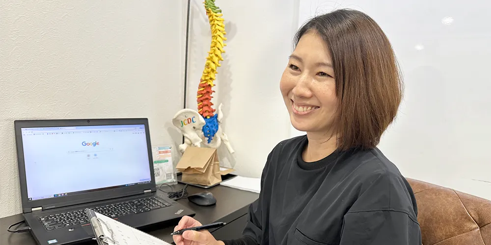 コースの提案をする整体師