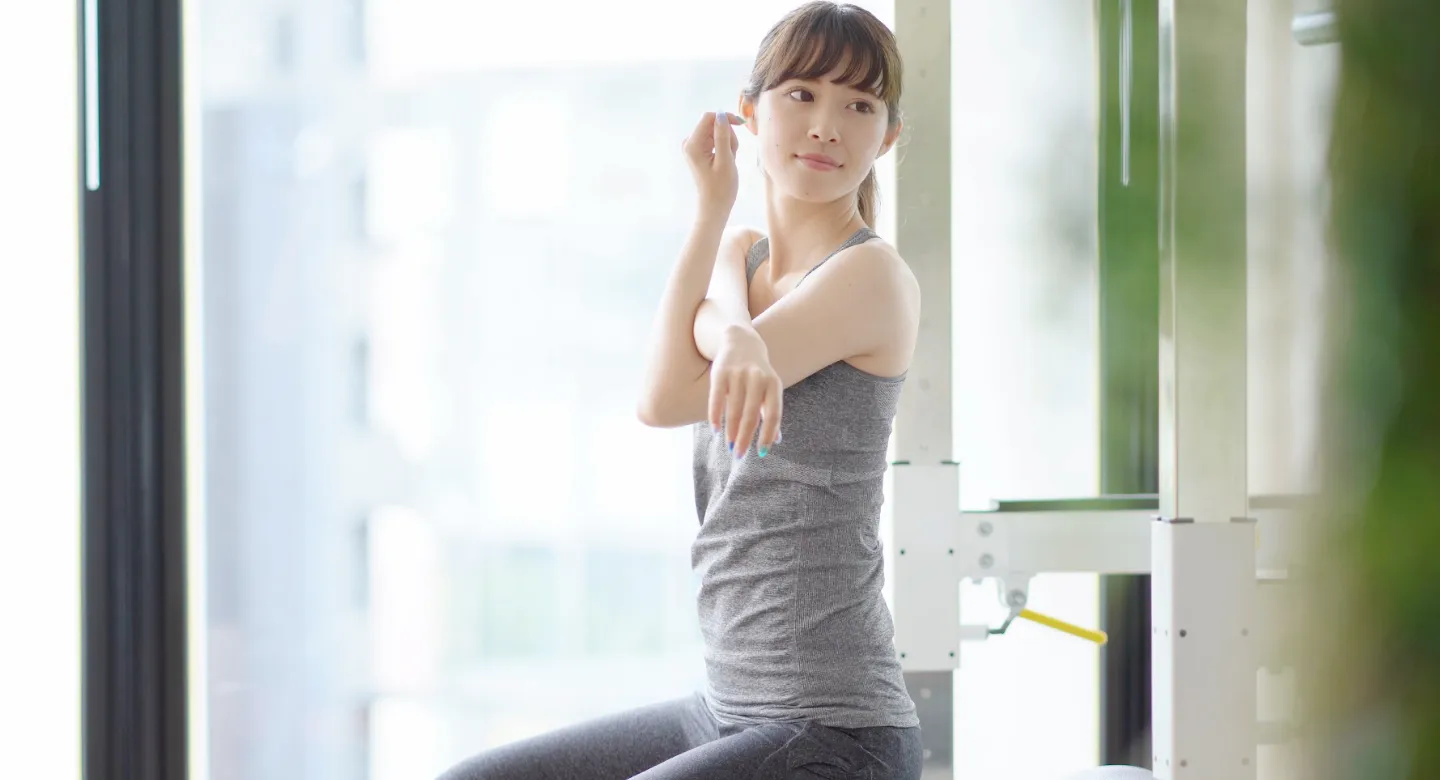 ストレッチする女性
